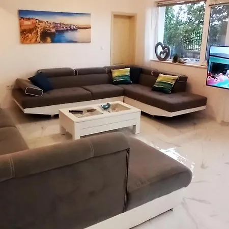 Arode Ovidius - بالشيك